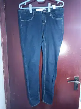 Celana jeans wanita.GIORDANO