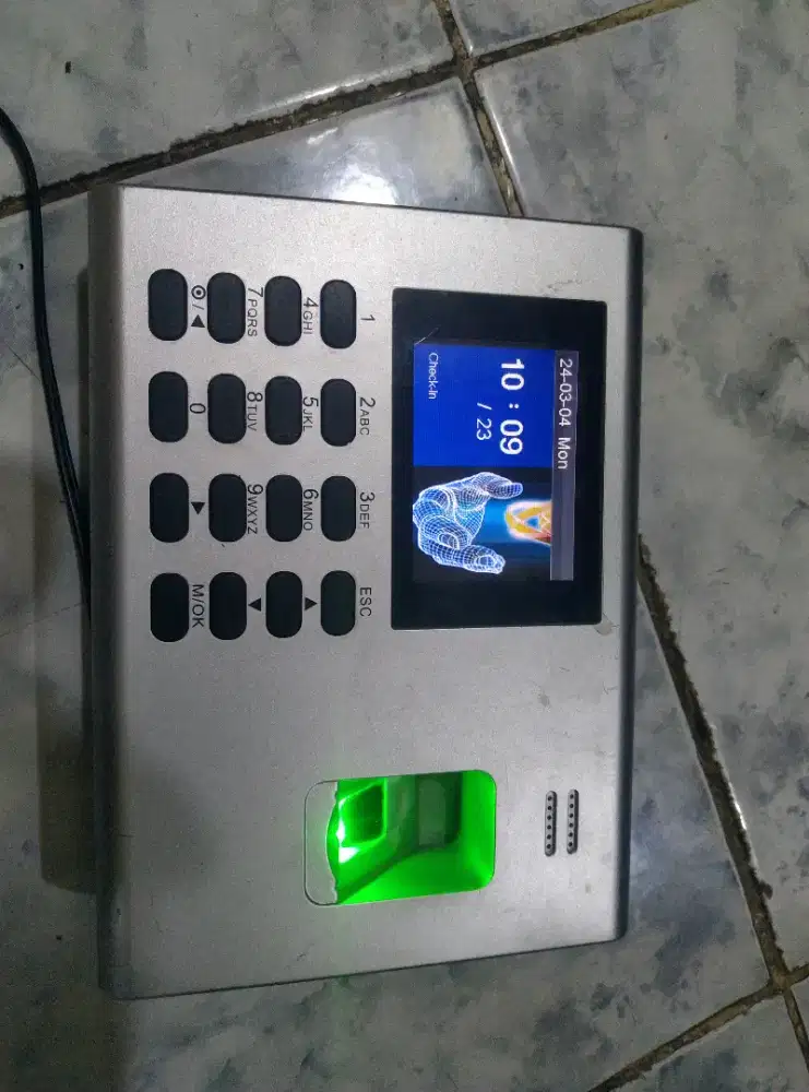 Mesin absensi sidik jari