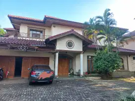 Dijual Rumah Ngantong di Jagakarsa – Akses Jalan Pribadi