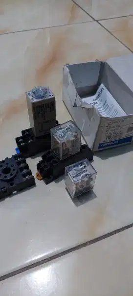 Relay ac 240 v ( H3CR A8 timer )