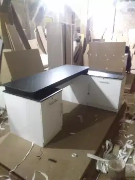 Meja kantor/Direksi