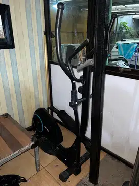 Alat gym fitness Elliptical Machine