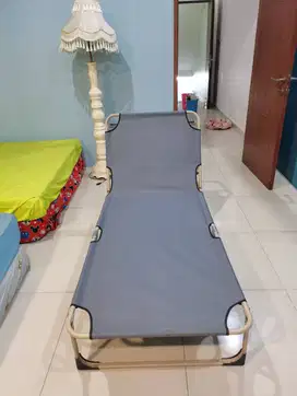 Tempat Tidur Rumah Sakit Manual Lipat