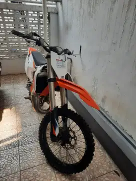 MOTOCROSS USED LIKE NEW