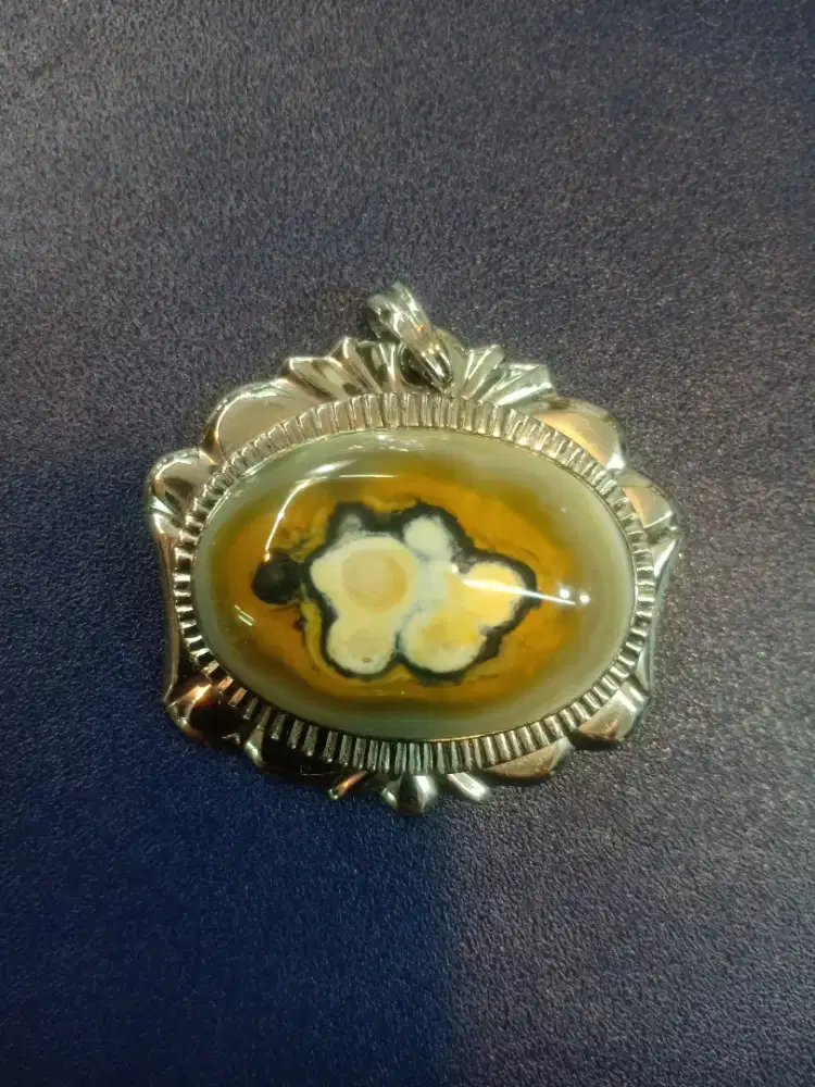 Liontin akik gambar Telur Emas