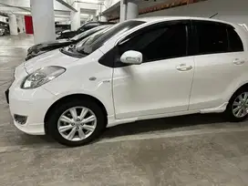 Toyota Yaris 2010 Bensin, super ,kondisi super antik , body nol speet