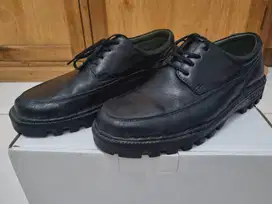 Sepatu Pantofel Obermain Warna Hitam