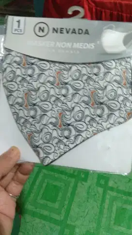 Masker kain merk Nevada (dijual di departemen store Matahari)