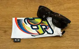 Kacamata sunglasses Oakley vr46 ,with matte uniqlo