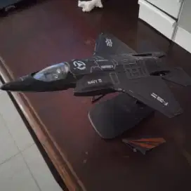 Miniatur pesawat f 35