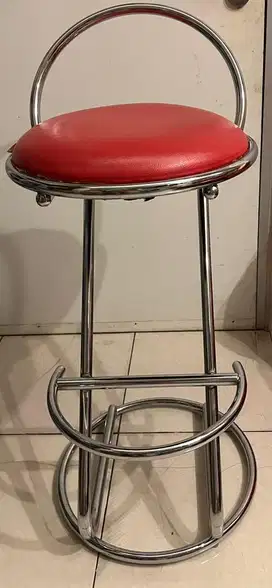 Bangku tinggi minimalis