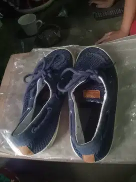 Jual sepatu model tali warna biru Dongker merk:Lefties,siza;34/35