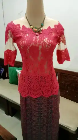 Kebaya modern pendek