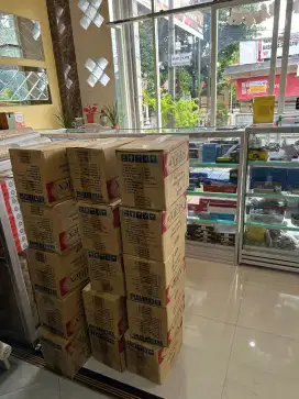 Silicone kaca dan aluminium