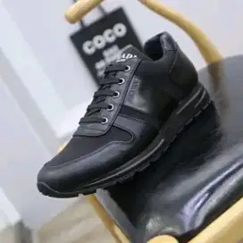 sepatu pria sneaker prada cowok hitam men shoes run away hitam