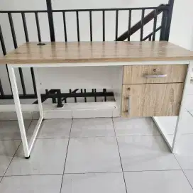 Meja kerja/belajar