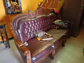 Kursi dari kayu Jati asli di Koja, Jakut