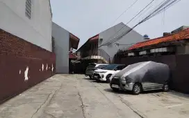 RUMAH DIKONTRAKAN PARKIR LUAS DEKAT STASIUN KRL PS MINGGU BARU