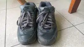 Sepatu Nike Air Max Command

Grey (Second)