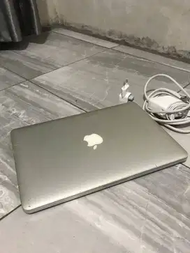 Macbook Pro 2015 13inch (layar mati)