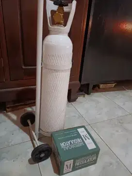 Tabung Oksigen buat alat nafas buat orang tua