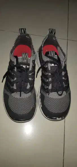 Sepatu sketchers