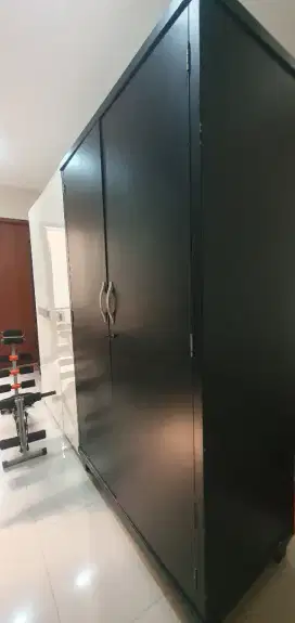 Lemari Baju Kayu Trembesi
