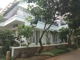 Rumah Hook cantik nyaman di Cluster Emerald View Bintaro