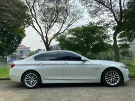 (LOW KM) BMW 528i FACELIFT 2015