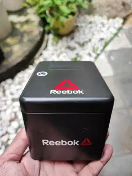 Kotak Kaleng Wadah Jam Tangan Reebok