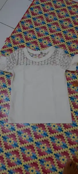 Blouse putih mewah