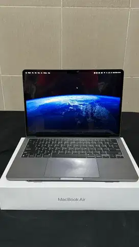 Macbook Air M2 (2022) 8/256 - 13” kondisi mulus 99%