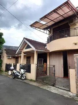 Rumah 2 Lantai Strategis di Jambon dekat Edupark