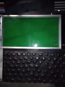 Mading kaca / papan pengumuman gantung ukuran 120x180