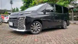 [OLXmobbi] Toyota Voxy 2.0 Bensin-AT 2022 Hitam