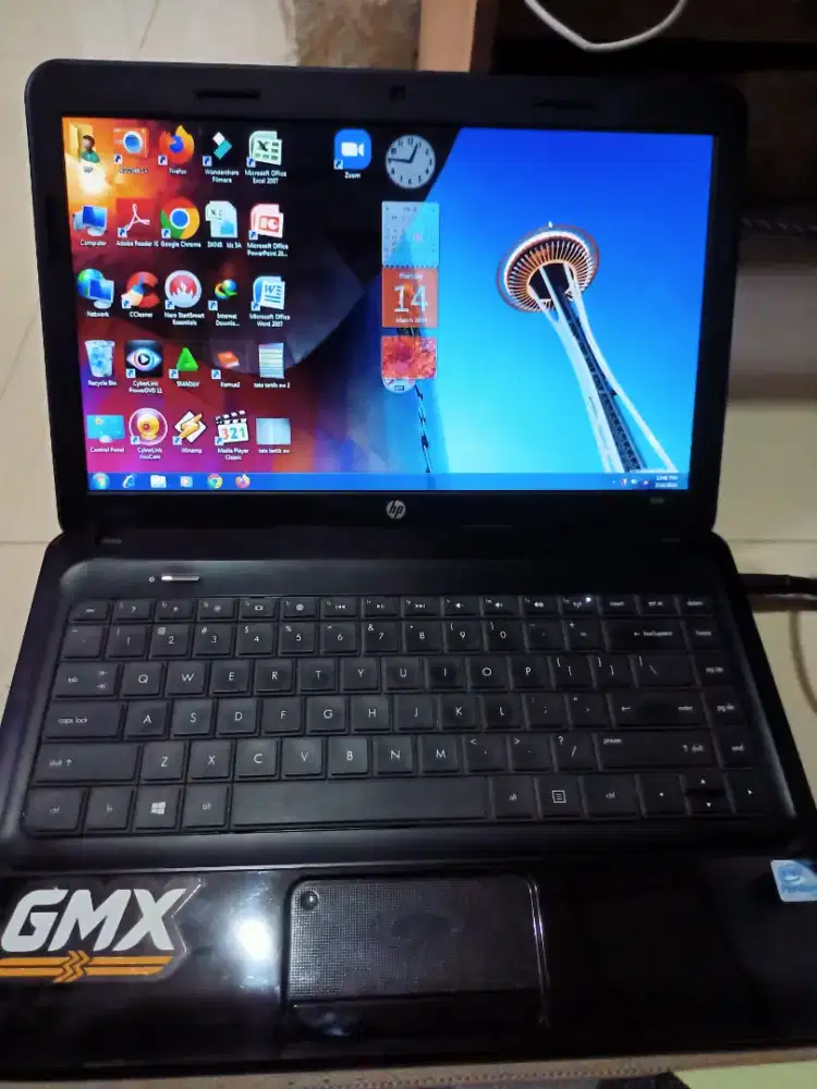Laptop merk HP dan masih mulus (NEGO)