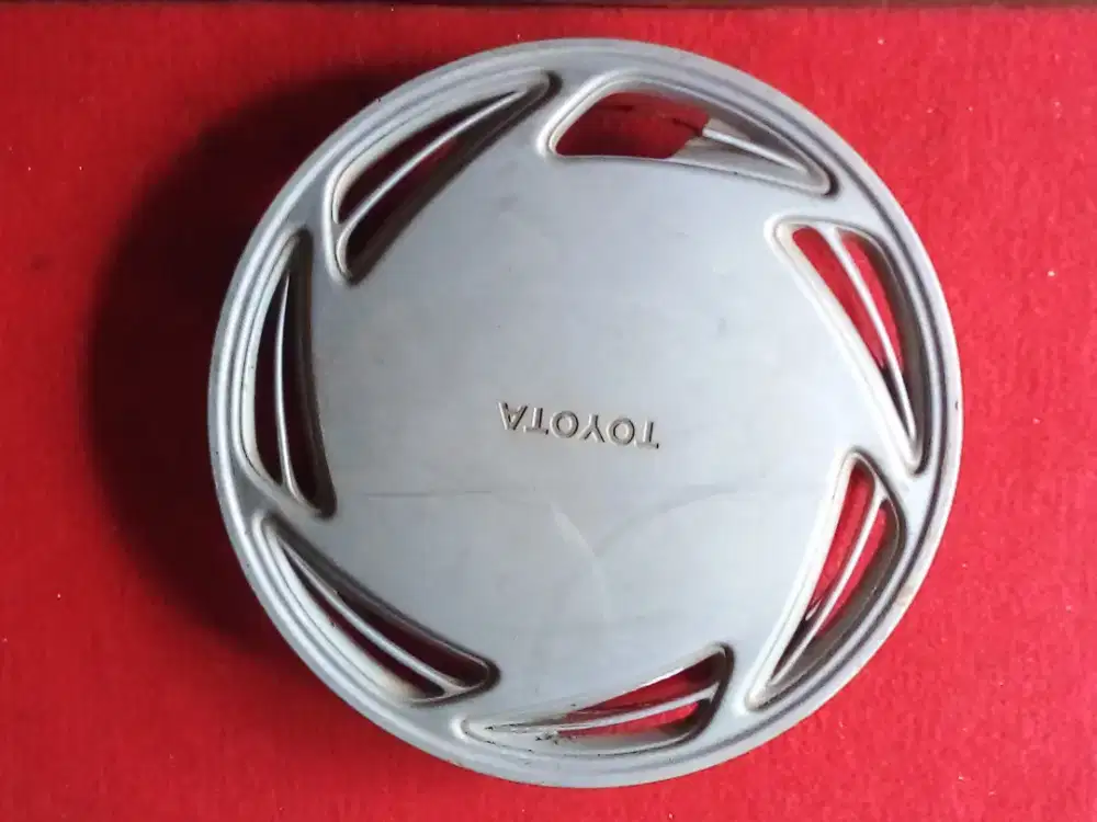 PENUTUP VELG BAN MOBIL TOYOTA 4 PCS