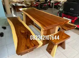 Meja makan kayu solid trembesi