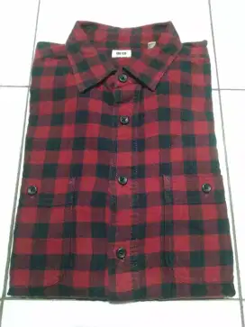 KEMEJA FLANEL/FLANNEL UNIQLO KANTONG 2 LIKE NEW