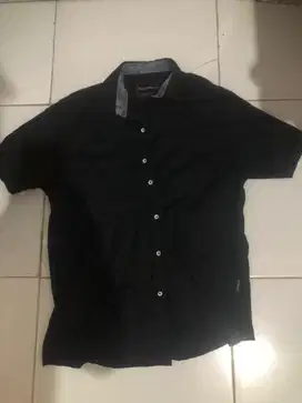 kemeja hitam hammer
