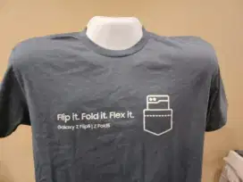 Uniqlo t shirt, kaos samsung z fold