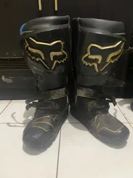 SEPATU FOX INSTINCT