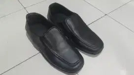 Sepatu kerja uk40 kondisi baru, minus kardus rusak
