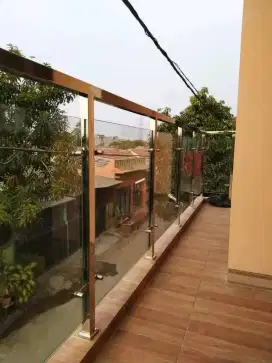 Balkon kaca 654trj