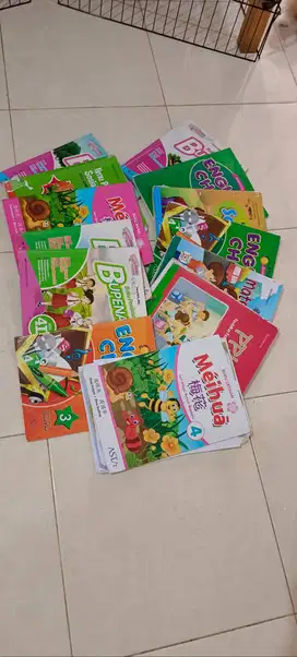 Buku pelajaran kelas 4 SD sesuai foto semuanya 99rb saja