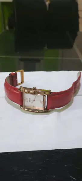 Jam tangan wanita