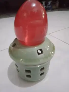 Keramik vas temuan era dinasti dan batu merah alami
