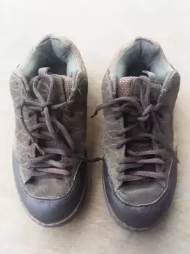Sepatu retro vintage original beli di canada