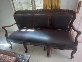 Dijual 1 Set sofa dari kayu jati tua masih bagus