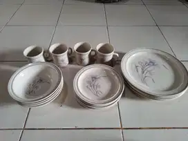 Stoneware, Peralatan makan 4 set